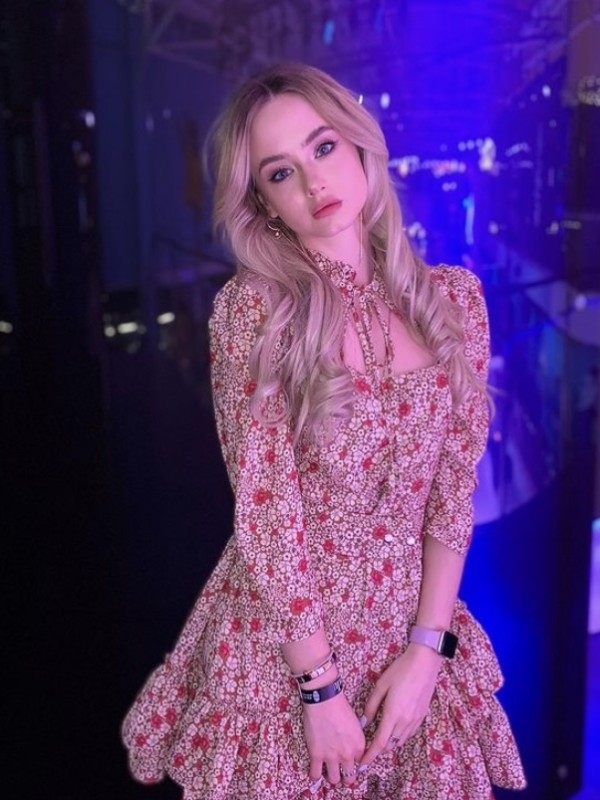 🎥 Евгения привлекательная девушка из Каширы цена от 6000 руб